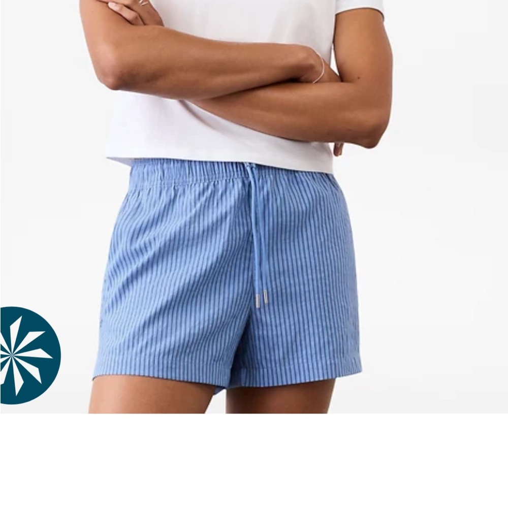 Athleta Midday Mid Rise Short